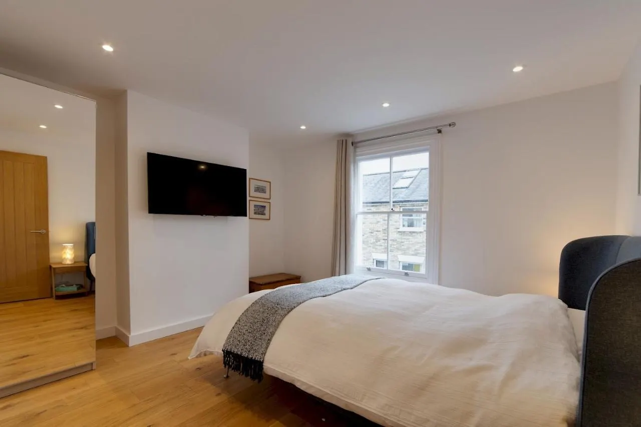 Bright Beautiful Modern 2 Bed Home Pass The Keys Cambridge 0*,  Regno Unito