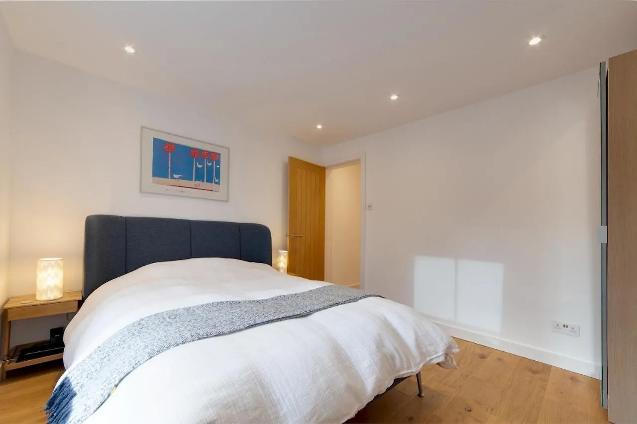 Bright Beautiful Modern 2 Bed Home Pass The Keys Cambridge  Cambridge (Cambridgeshire)