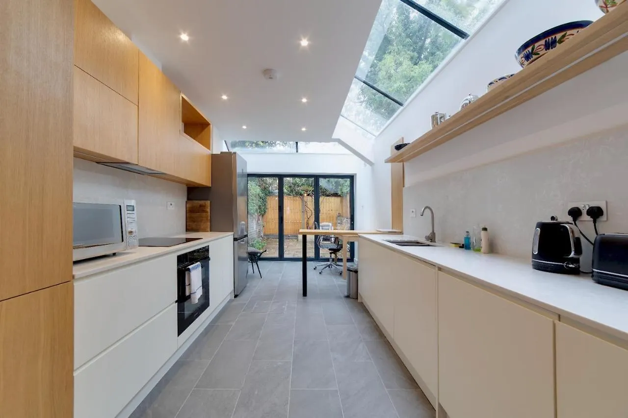 Holiday home Bright Beautiful Modern 2 Bed Home Pass The Keys Cambridge